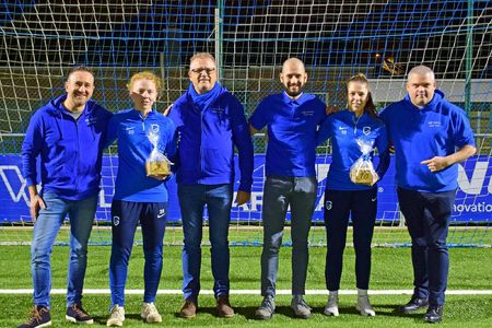 Supportersclub KRC Centrum krijgen Sien Vandersanden en Charlotte Tison als hun meters